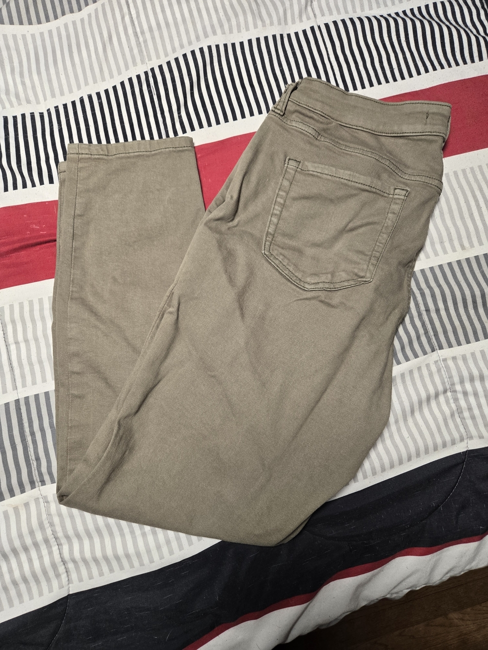 Women's Skinny Pants in Olive Green